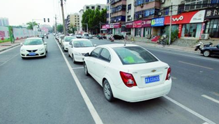 來看鄭州首創(chuàng)“內(nèi)嵌式”停車位長(zhǎng)啥樣？