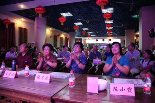 我省著名豫劇表演藝術(shù)家素君（左2）、常香玉弟子、國(guó)家一級(jí)演員張?jiān)聵s（右2）