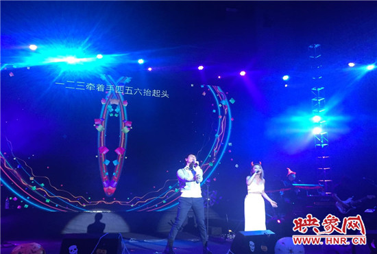 丁當現(xiàn)場分享了她的代表曲目，《猜不透》全場大合唱，歌手嚴爵充分展現(xiàn)創(chuàng)作型歌手的特點。