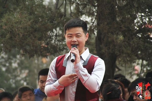 2012年度河南十大名票榜首、《梨園春》2007年度銀獎(jiǎng)擂主陳迎輝演唱豫劇《春秋配》選段“遇君子在荒