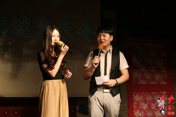 主持人：河南電臺(tái)戲曲廣播《越學(xué)越開心》主持人張琳，著名戲曲節(jié)目主持人、戲曲廣播當(dāng)家小生月陽