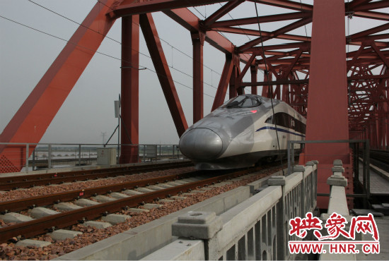 此趟列車(chē)為執(zhí)行鄭焦鐵路運(yùn)行試驗(yàn)任務(wù)的DJ55108次動(dòng)檢車(chē)。