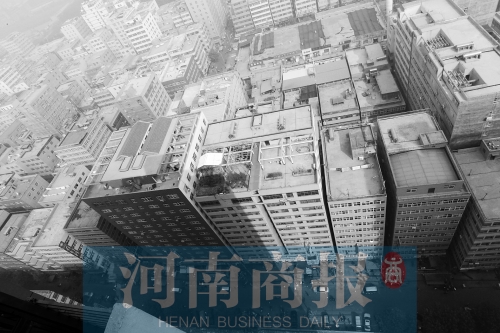 鳥(niǎo)瞰鄭州某城中村，密密麻麻全是樓 記者 鄧萬(wàn)里/攝