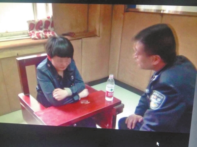 肇事司機(jī)李某歸案后，接受警方的訊問。