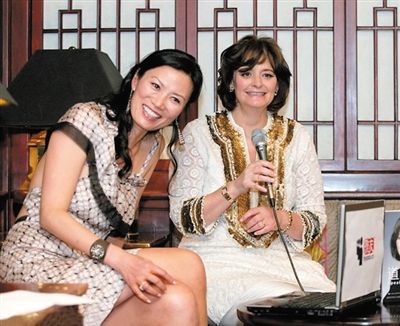 英國《每日郵報》刊發(fā)了一張鄧文迪曾幫助布萊爾夫人在中國推銷其自傳的圖片。