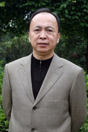 2007年11月5日，十七大黨代表湘西自治州州委書(shū)記童名謙。