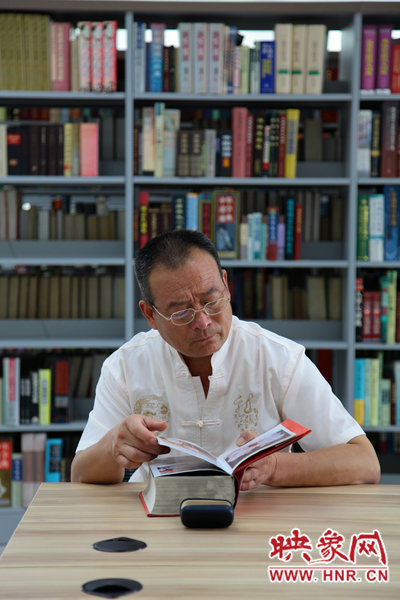 圖書館內(nèi)巨大的存書量，能讓鄭州市民盡情感受閱讀的快樂。