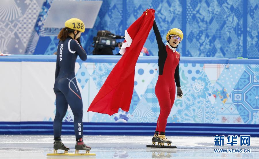 2月13日，中國選手李堅柔（右）在比賽后慶祝。