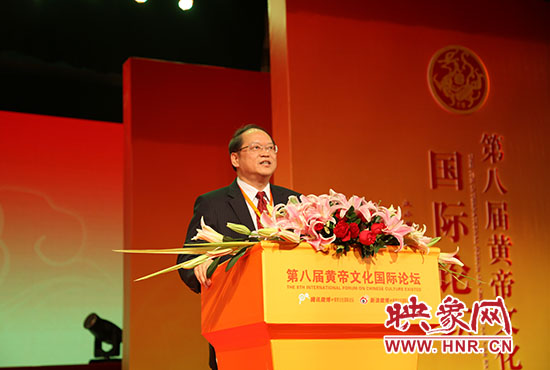 臺灣大學(xué)哲學(xué)系教授、美國耶魯大學(xué)哲學(xué)博士傅佩榮做演講