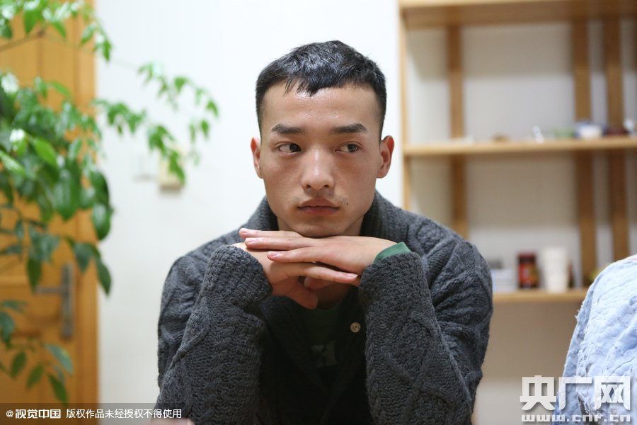 網(wǎng)絡(luò)紅人葉良辰現(xiàn)身浙江臺州，接受記者的專訪。