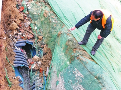 地下市政排污管網不到位周邊市場和村子的污水無處可排