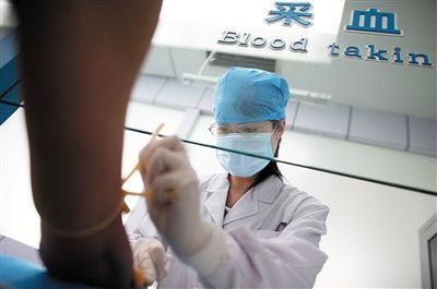 2010年5月，北京艾滋病毒攜帶者可以進行快速檢測。新京報資料圖片 韓萌 攝