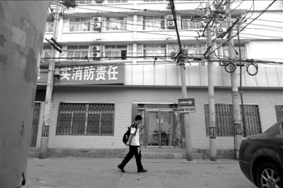 北京工商學(xué)院注冊(cè)地址西城區(qū)大醬坊胡同3號(hào)院，已經(jīng)是其他單位的辦公地點(diǎn)。　　京華時(shí)報(bào)記者潘之望攝