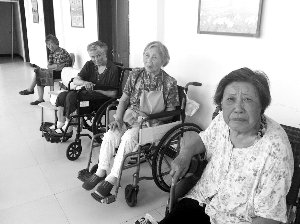 13個(gè)老人中，年齡最大的已經(jīng)99歲