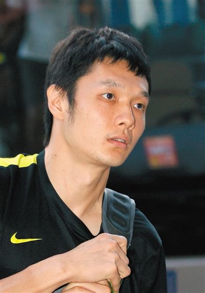 楊智 足球守門(mén)員,現(xiàn)效力于北京國(guó)安隊(duì),為國(guó)家隊(duì)守門(mén)員。