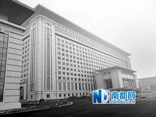 圖片顯示，湖南攸縣新建的發(fā)展中心樓群氣派，廣場龐大。 圖片來源：天涯論壇