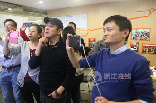 李連杰現(xiàn)身阿里巴巴，助陣雙十一。