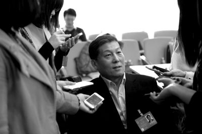 昨天，北京市高院院長(zhǎng)慕平接受媒體采訪。京華時(shí)報(bào)記者張斌攝