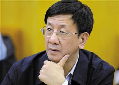 昨日，最高檢檢察長(zhǎng)曹建明在遼寧團(tuán)參加“兩高”報(bào)告分組審議。記者 陳杰 攝