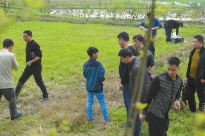 少年指認藏槍地點。