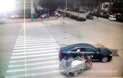 23日中午，陳母被突然噴毒。新京報記者 王瑞鋒 攝