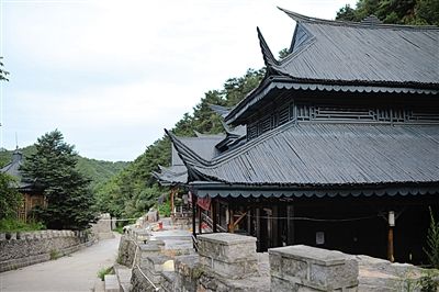 　7月9日，密云水庫附近隸屬于某單位的栗林度假山莊，建筑風格古色古香