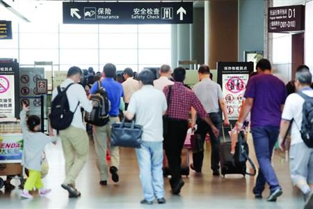 近期乘飛機應留足更多的時間以免誤機。/晨報記者 殷立勤