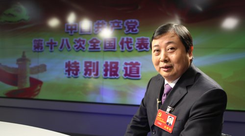 十八大代表，江蘇省江陰市華西村黨委書記、華西集團(tuán)董事長(zhǎng)吳協(xié)恩