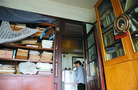 老人生活簡樸，平時有保姆照顧