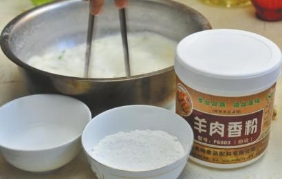 市面上出售的羊肉香粉等食品添加劑。