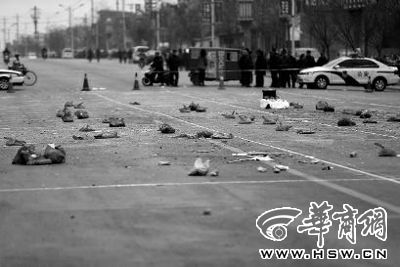 2014年1月6日，在蒲城縣迎賓路，警方在案發(fā)現(xiàn)場路面劃分了86個方格，提取現(xiàn)場遺留爆炸物品進行取證
