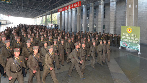 朝鮮人民軍連長級連政治指導(dǎo)員日前陸續(xù)抵達(dá)平壤。