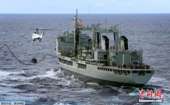 資料圖:2014年4月15日，澳大利亞珀斯，各國繼續(xù)執(zhí)行MH370搜尋任務(wù)。當(dāng)日共有9架軍用飛機(jī)，2架民用飛機(jī)和11艘船只協(xié)助搜尋MH370。