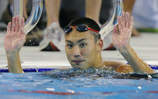 日本著名的游泳選手富田尚彌25歲在參加仁川亞運(yùn)會(huì)期間，偷盜了韓國(guó)記者的照相機(jī)。