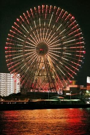 圖為該地晚上的夜景。