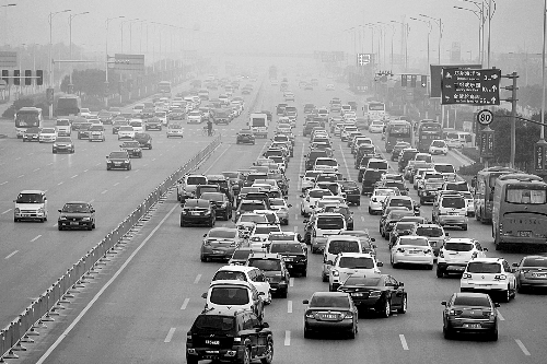 回程車量激增，中州大道車流量大。