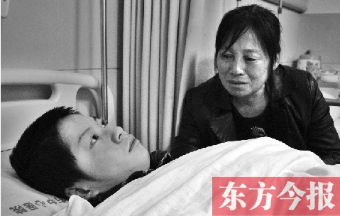 15歲的兒子被毆打成重傷，巨額醫(yī)療費(fèi)成了曲新苗女士難以跨越的坎兒