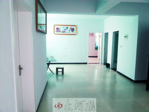 入住的居民說(shuō),這套廉租房面積超過(guò)100平方米。