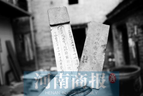 花五松的老宅里，還有祖上留下的牌位