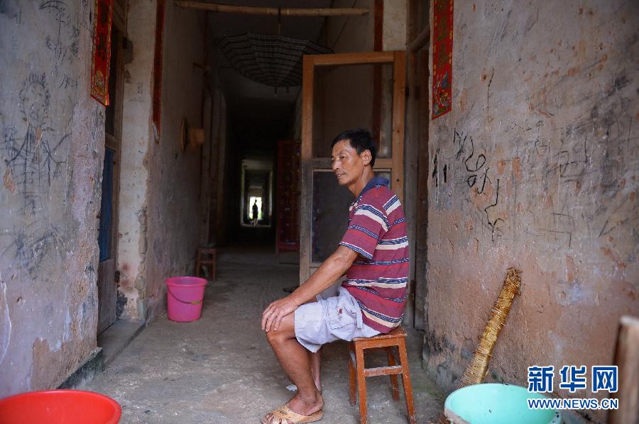 農(nóng)場棚戶區(qū)的最后留守家庭：留下的是回憶，迎來的是幸福