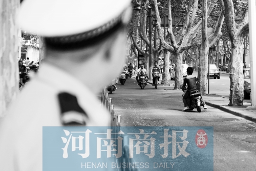 有警察，趕緊掉頭！