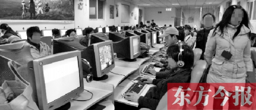 網(wǎng)吧早已成為年輕人的一個重要去處。18年過去了，河南人的生活與互聯(lián)網(wǎng)已經(jīng)密不可分