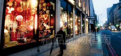 在圣誕節(jié),即使window shopping也很美好。