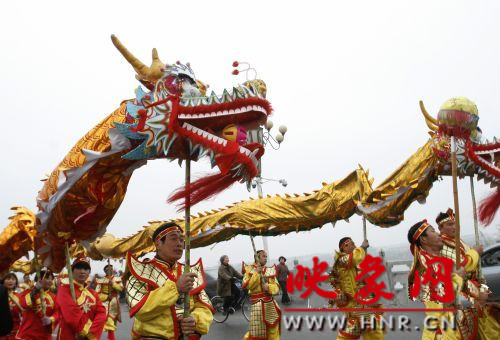 　　3月30日上午,開封市舉行2013中國(開封)清明文化節(jié)踏春巡游活動。　 　　