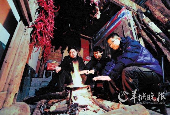 　　在土家人吊腳樓小住的那個夜晚,讓我想起了外婆家。
