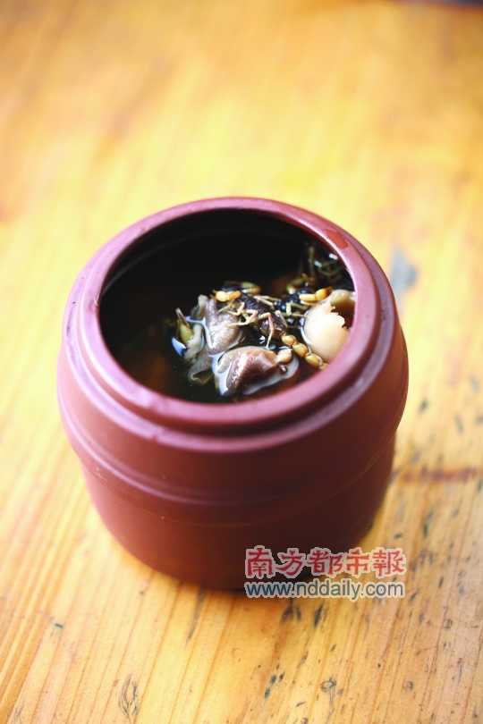 蝎子燉蝸牛。