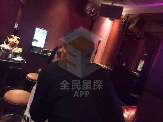 網(wǎng)絡(luò)曝光的田源激吻照，田源稱是角度問題