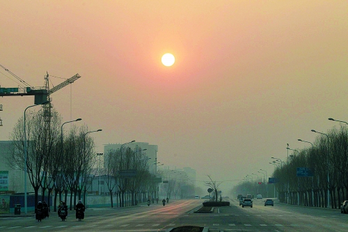 昨日天空放晴，雖然天還不是那么藍(lán)，但也給大家?guī)砗眯那椤? complete=