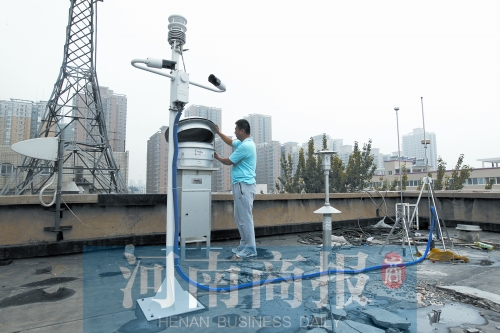 鄭州灰霾監(jiān)測站正在調(diào)試，預(yù)計9月將正式投入使用 記者 鄧萬里/攝