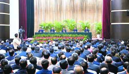 昨日，全市領(lǐng)導干部大會在渝州賓館舉行。 重慶日報圖